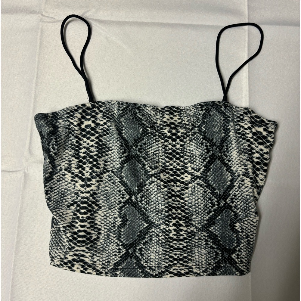 (2/$15) SNAKE SKIN CROP TOP 🙏🏼